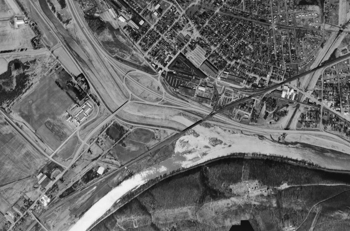 The original interchange with NY 17