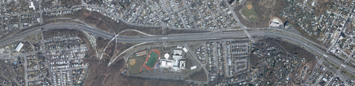 The Staten Island Expressway at Todt Hill Road and Clove Road in 2008