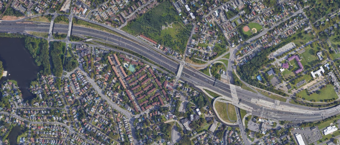 The Staten Island Expressway at Hylan Boulevard and Lily Pond Avenue in 2020.jpg